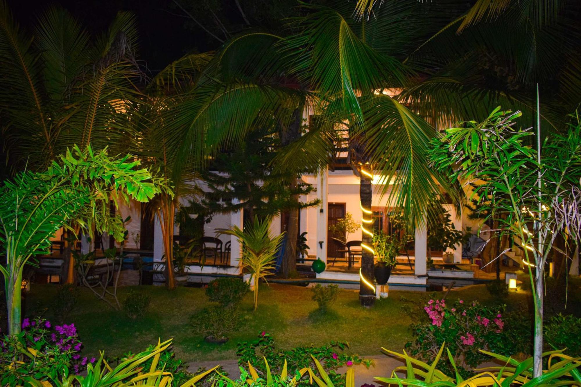 Hotel Green Garden Trincomalee Exterior photo
